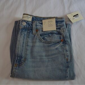 Universal Thread Highest-Rise Vintage Straight Jeans - Light Wash 4